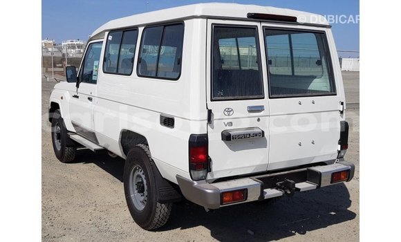 Sayi Imported Toyota Land Cruiser White Mota in Import - Dubai a Benin Sayi Imported Toyota Land Cruiser White Mota in Import - Dubai a Benin