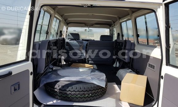 Sayi Imported Toyota Land Cruiser White Mota in Import - Dubai a Benin Sayi Imported Toyota Land Cruiser White Mota in Import - Dubai a Benin