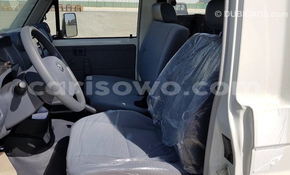 Sayi Imported Toyota Land Cruiser White Mota in Import - Dubai a Benin Sayi Imported Toyota Land Cruiser White Mota in Import - Dubai a Benin