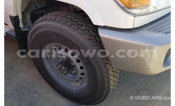 Sayi Imported Toyota Land Cruiser White Mota in Import - Dubai a Benin Sayi Imported Toyota Land Cruiser White Mota in Import - Dubai a Benin