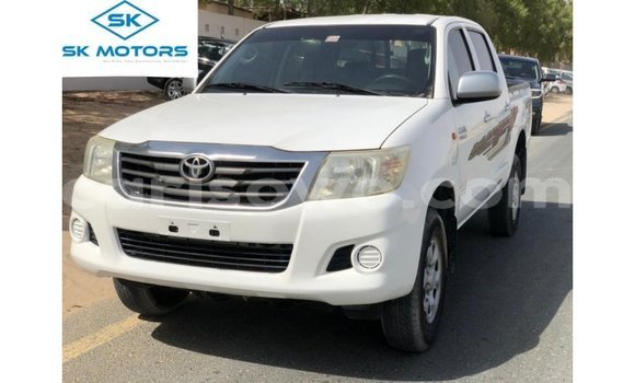 Sayi Imported Toyota Hilux White Mota in Import - Dubai a Benin