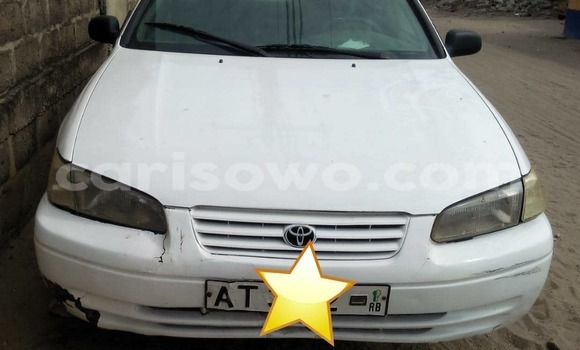 Ra Àlòkù Toyota Camry funfun Ọkọ̀ in Cotonou ni Benin Ra Àlòkù Toyota Camry funfun Ọkọ̀ in Cotonou ni Benin