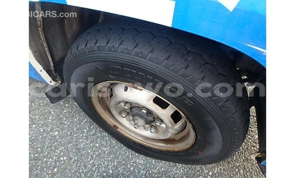 Acheter Import Voiture Nissan Caravan Blanc à Import - Dubai, Benin Acheter Import Voiture Nissan Caravan Blanc à Import - Dubai, Benin