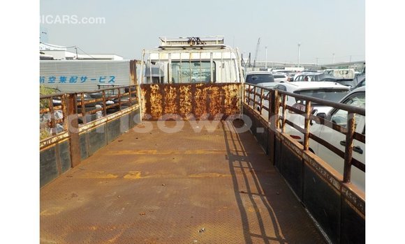 Sayi Imported Isuzu FTR 850 White Babbar mota in Import - Dubai a Benin Sayi Imported Isuzu FTR 850 White Babbar mota in Import - Dubai a Benin