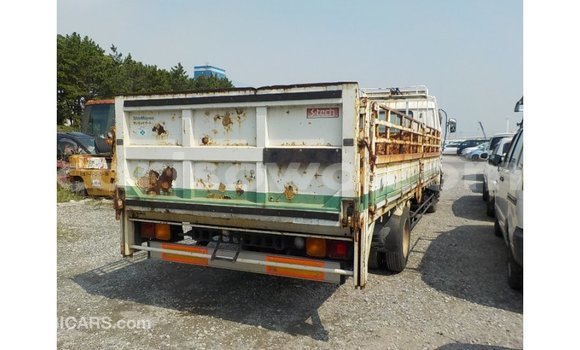 Sayi Imported Isuzu FTR 850 White Babbar mota in Import - Dubai a Benin Sayi Imported Isuzu FTR 850 White Babbar mota in Import - Dubai a Benin