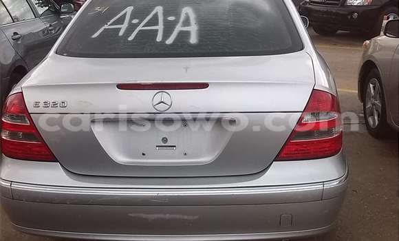 Sayi Na hannu Mercedes-Benz 300–Series Azurfa Mota in Porto Novo a Benin Sayi Na hannu Mercedes-Benz 300–Series Azurfa Mota in Porto Novo a Benin