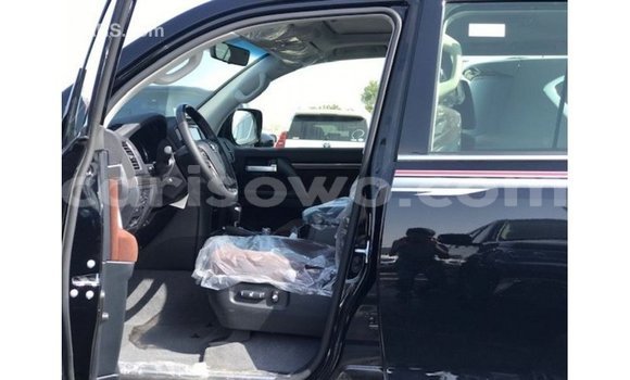 Acheter Import Voiture Toyota Land Cruiser Noir à Import - Dubai, Benin Acheter Import Voiture Toyota Land Cruiser Noir à Import - Dubai, Benin