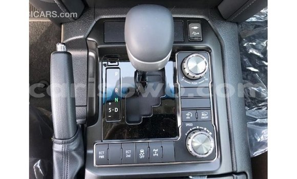 Acheter Import Voiture Toyota Land Cruiser Noir à Import - Dubai, Benin Acheter Import Voiture Toyota Land Cruiser Noir à Import - Dubai, Benin