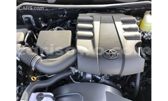 Acheter Import Voiture Toyota Land Cruiser Noir à Import - Dubai, Benin Acheter Import Voiture Toyota Land Cruiser Noir à Import - Dubai, Benin