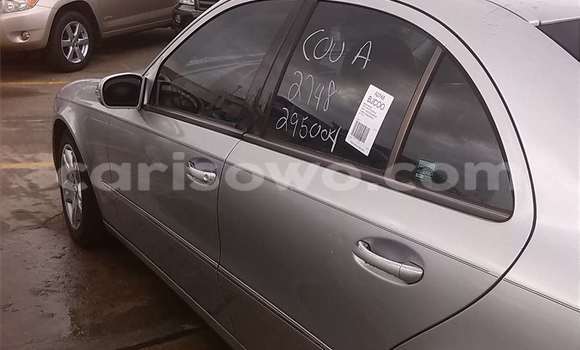 Sayi Na hannu Mercedes-Benz 300–Series Azurfa Mota in Porto Novo a Benin Sayi Na hannu Mercedes-Benz 300–Series Azurfa Mota in Porto Novo a Benin