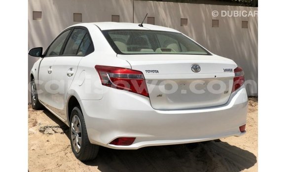 Acheter Import Voiture Toyota Yaris Blanc à Import - Dubai, Benin Acheter Import Voiture Toyota Yaris Blanc à Import - Dubai, Benin