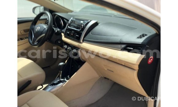 Acheter Import Voiture Toyota Yaris Blanc à Import - Dubai, Benin Acheter Import Voiture Toyota Yaris Blanc à Import - Dubai, Benin