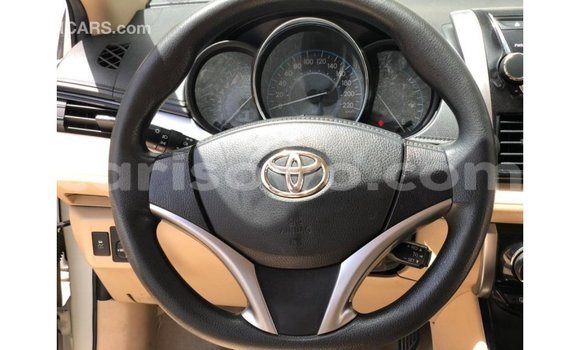 Acheter Import Voiture Toyota Yaris Blanc à Import - Dubai, Benin Acheter Import Voiture Toyota Yaris Blanc à Import - Dubai, Benin