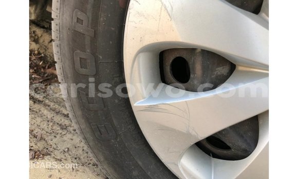 Acheter Import Voiture Toyota Yaris Blanc à Import - Dubai, Benin Acheter Import Voiture Toyota Yaris Blanc à Import - Dubai, Benin