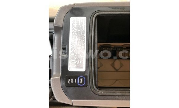 Acheter Import Voiture Toyota Prado Blanc à Import - Dubai, Benin Acheter Import Voiture Toyota Prado Blanc à Import - Dubai, Benin