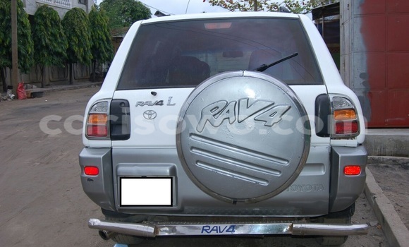 Sayi Na hannu Toyota RAV4 Azurfa Mota in Porto Novo a Benin Sayi Na hannu Toyota RAV4 Azurfa Mota in Porto Novo a Benin