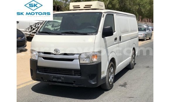 Sayi Imported Toyota Hiace White Mota in Import - Dubai a Benin