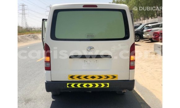 Acheter Import Voiture Toyota Hiace Blanc à Import - Dubai, Benin Acheter Import Voiture Toyota Hiace Blanc à Import - Dubai, Benin