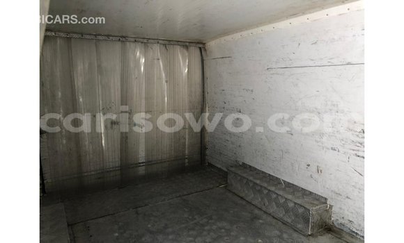 Acheter Import Voiture Toyota Hiace Blanc à Import - Dubai, Benin Acheter Import Voiture Toyota Hiace Blanc à Import - Dubai, Benin