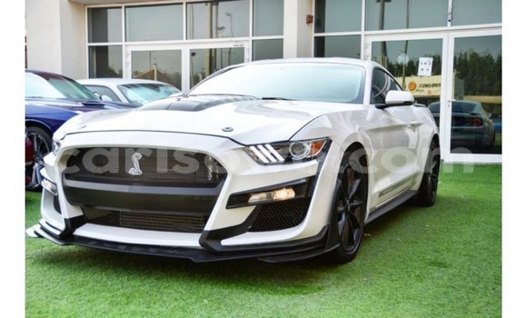 Ra Imported Ford Mustang funfun Ọkọ̀ in Import - Dubai ni Benin