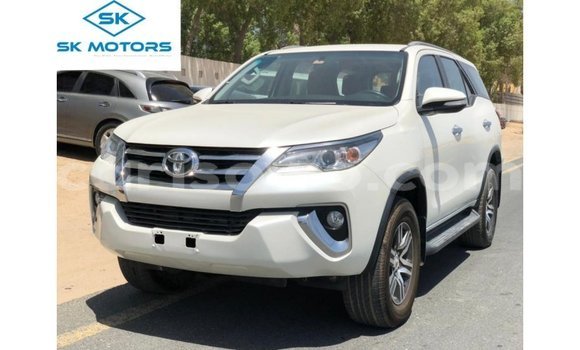 Sayi Imported Toyota Fortuner White Mota in Import - Dubai a Benin