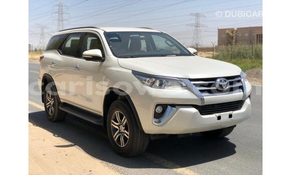 Acheter Import Voiture Toyota Fortuner Blanc à Import - Dubai, Benin Acheter Import Voiture Toyota Fortuner Blanc à Import - Dubai, Benin