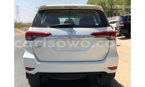 Acheter Import Voiture Toyota Fortuner Blanc à Import - Dubai, Benin Acheter Import Voiture Toyota Fortuner Blanc à Import - Dubai, Benin
