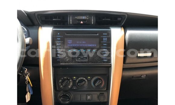 Acheter Import Voiture Toyota Fortuner Blanc à Import - Dubai, Benin Acheter Import Voiture Toyota Fortuner Blanc à Import - Dubai, Benin