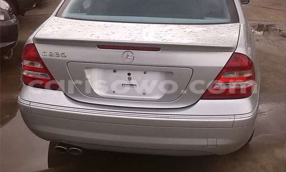 Sayi Na hannu Mercedes-Benz 230 Azurfa Mota in Porto Novo a Benin Sayi Na hannu Mercedes-Benz 230 Azurfa Mota in Porto Novo a Benin