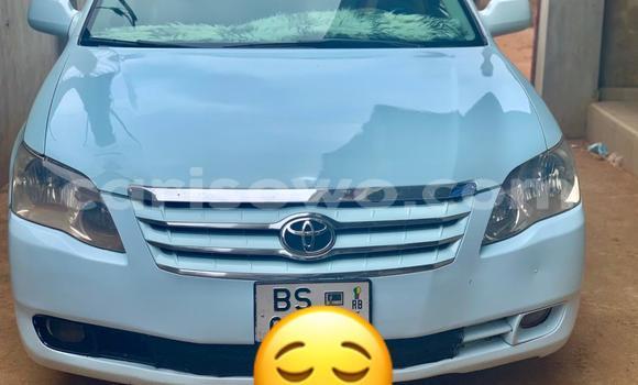 Sayi Na hannu Toyota Avalon White Mota in Cotonou a Benin