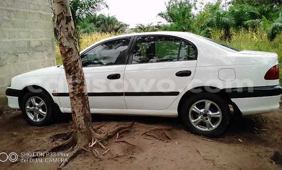 Ra Àlòkù Toyota Avensis funfun Ọkọ̀ in Cotonou ni Benin Ra Àlòkù Toyota Avensis funfun Ọkọ̀ in Cotonou ni Benin