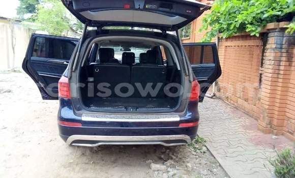Ra Tuntun Mercedes Viano Black Ọkọ̀ in Cotonou ni Benin Ra Tuntun Mercedes Viano Black Ọkọ̀ in Cotonou ni Benin