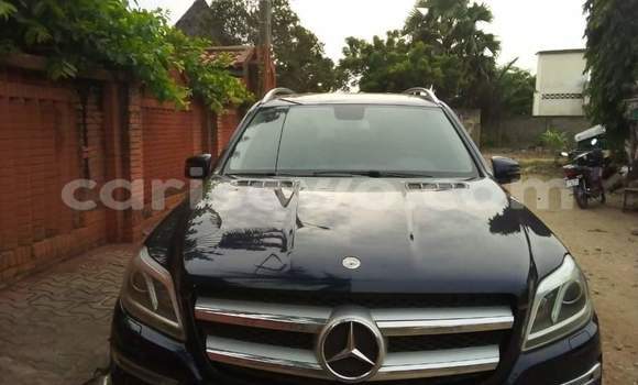 Ra Tuntun Mercedes Viano Black Ọkọ̀ in Cotonou ni Benin Ra Tuntun Mercedes Viano Black Ọkọ̀ in Cotonou ni Benin