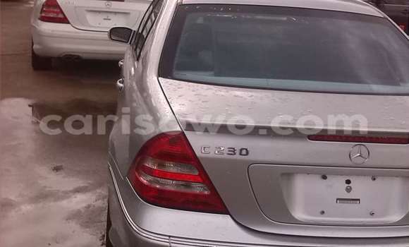 Sayi Na hannu Mercedes-Benz 230 Azurfa Mota in Porto Novo a Benin Sayi Na hannu Mercedes-Benz 230 Azurfa Mota in Porto Novo a Benin