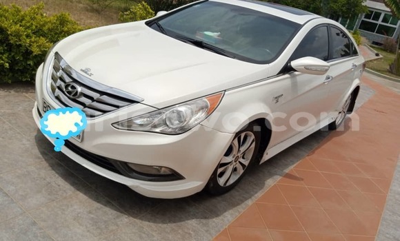Ra Tuntun Hyundai Sonata funfun Ọkọ̀ in Cotonou ni Benin Ra Tuntun Hyundai Sonata funfun Ọkọ̀ in Cotonou ni Benin