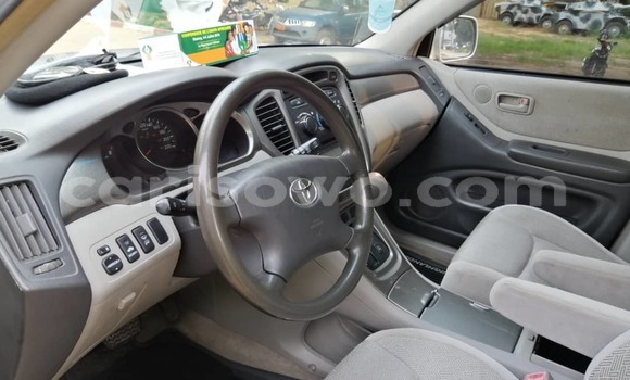 Ra Tuntun Toyota Highlander Silver Ọkọ̀ in Cotonou ni Benin Ra Tuntun Toyota Highlander Silver Ọkọ̀ in Cotonou ni Benin