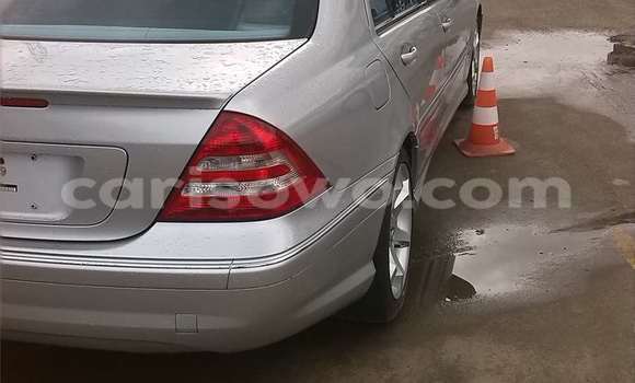 Sayi Na hannu Mercedes-Benz 230 Azurfa Mota in Porto Novo a Benin Sayi Na hannu Mercedes-Benz 230 Azurfa Mota in Porto Novo a Benin