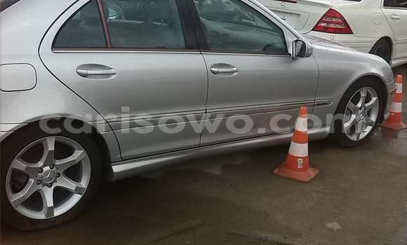 Sayi Na hannu Mercedes-Benz 230 Azurfa Mota in Porto Novo a Benin Sayi Na hannu Mercedes-Benz 230 Azurfa Mota in Porto Novo a Benin
