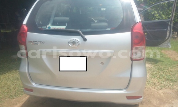 Sayi Na hannu Toyota Axio Azurfa Mota in Cotonou a Benin Sayi Na hannu Toyota Axio Azurfa Mota in Cotonou a Benin