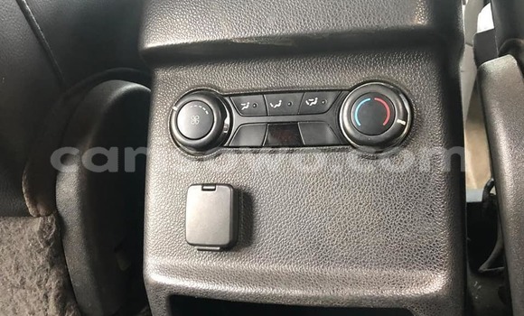 Ra Àlòkù Ford Explorer funfun Ọkọ̀ in Cotonou ni Benin Ra Àlòkù Ford Explorer funfun Ọkọ̀ in Cotonou ni Benin