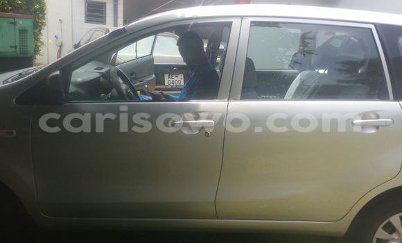 Sayi Na hannu Toyota Axio Azurfa Mota in Cotonou a Benin Sayi Na hannu Toyota Axio Azurfa Mota in Cotonou a Benin