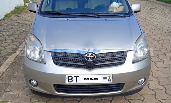 Ra Àlòkù Toyota Corolla Verso Silver Ọkọ̀ in Cotonou ni Benin Ra Àlòkù Toyota Corolla Verso Silver Ọkọ̀ in Cotonou ni Benin