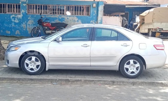 Ra Àlòkù Toyota Camry Silver Ọkọ̀ in Cotonou ni Benin Ra Àlòkù Toyota Camry Silver Ọkọ̀ in Cotonou ni Benin
