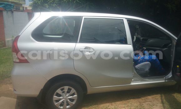 Sayi Na hannu Toyota Axio Azurfa Mota in Cotonou a Benin Sayi Na hannu Toyota Axio Azurfa Mota in Cotonou a Benin