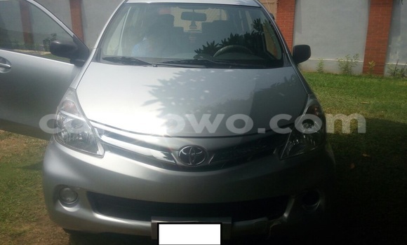 Sayi Na hannu Toyota Axio Azurfa Mota in Cotonou a Benin Sayi Na hannu Toyota Axio Azurfa Mota in Cotonou a Benin