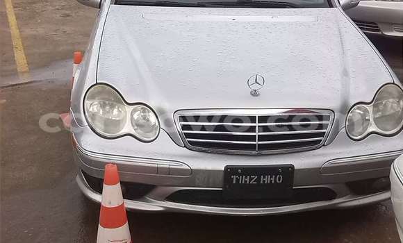 Sayi Na hannu Mercedes-Benz 230 Azurfa Mota in Porto Novo a Benin