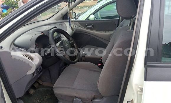 Sayi Na hannu Nissan Almera White Mota in Cotonou a Benin Sayi Na hannu Nissan Almera White Mota in Cotonou a Benin