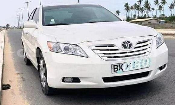 Ra Àlòkù Toyota Camry funfun Ọkọ̀ in Cotonou ni Benin Ra Àlòkù Toyota Camry funfun Ọkọ̀ in Cotonou ni Benin