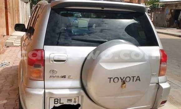 Sayi Na hannu Toyota RAV4 Azurfa Mota in Cotonou a Benin Sayi Na hannu Toyota RAV4 Azurfa Mota in Cotonou a Benin