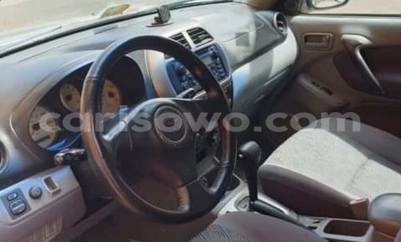 Sayi Na hannu Toyota RAV4 Azurfa Mota in Cotonou a Benin Sayi Na hannu Toyota RAV4 Azurfa Mota in Cotonou a Benin